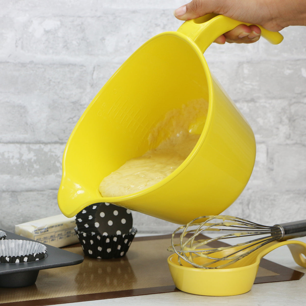 Reston Lloyd Melamine Batter Bowl with Pour Spout and Detachable Handle, Lemon