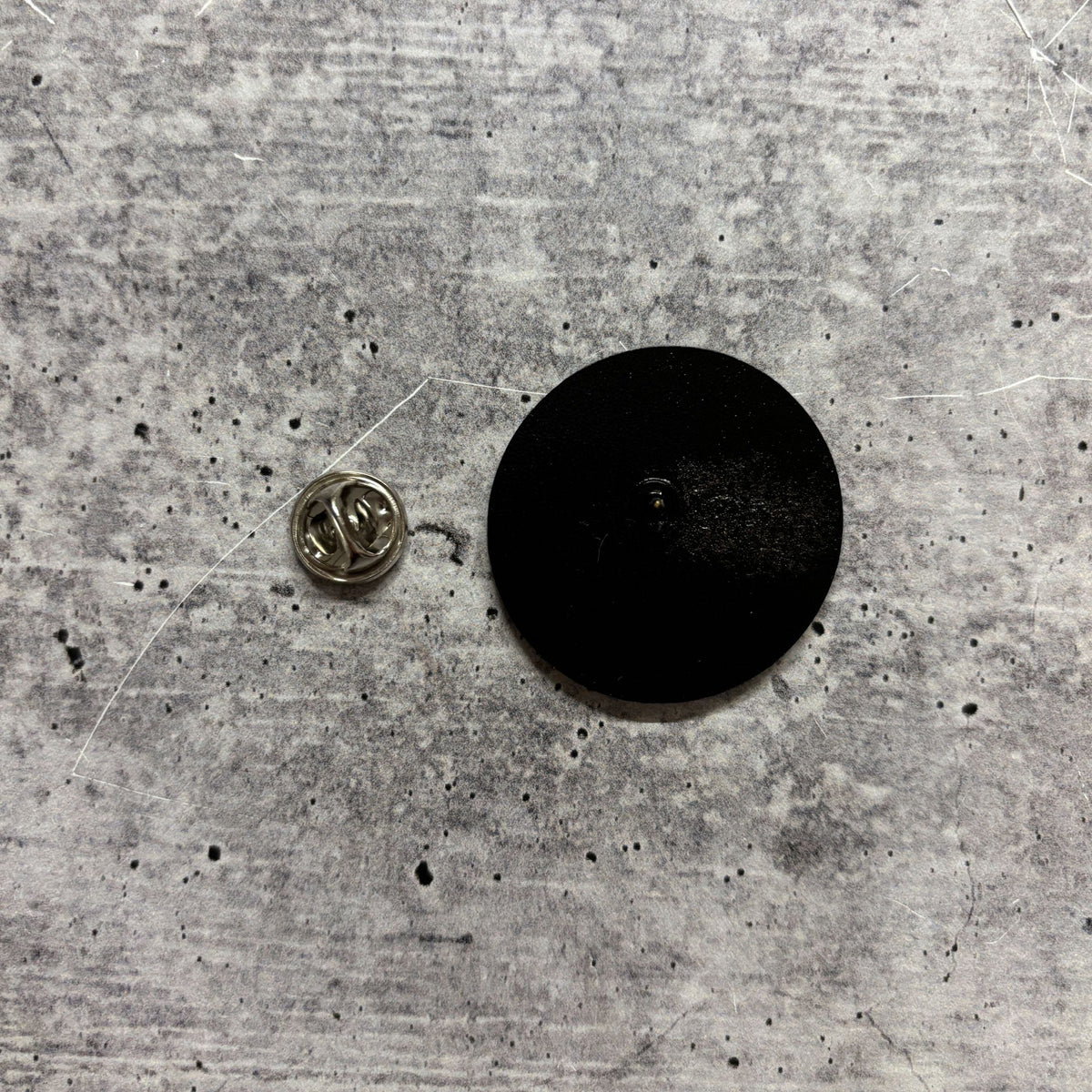 Retro 8 Ball Pin 1.4" Stylish Metal Alloy Brooch | Billiards Ball in Black and White