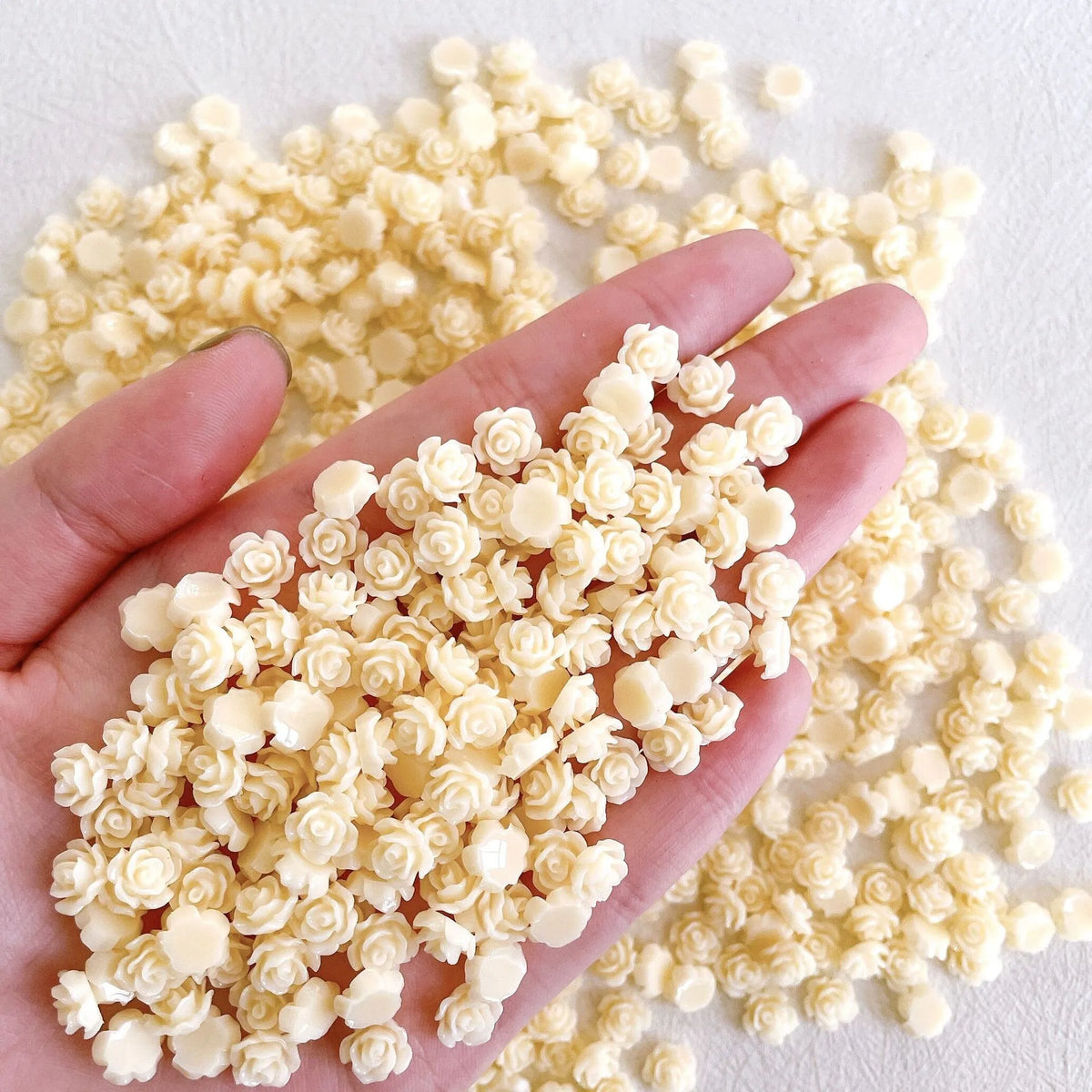 50pcs Cute New Resin Mini 3D White Plated Rose Nail Rhinestones Gems Glitter Nail Art Jewelry Manicure Nail Art Decorations