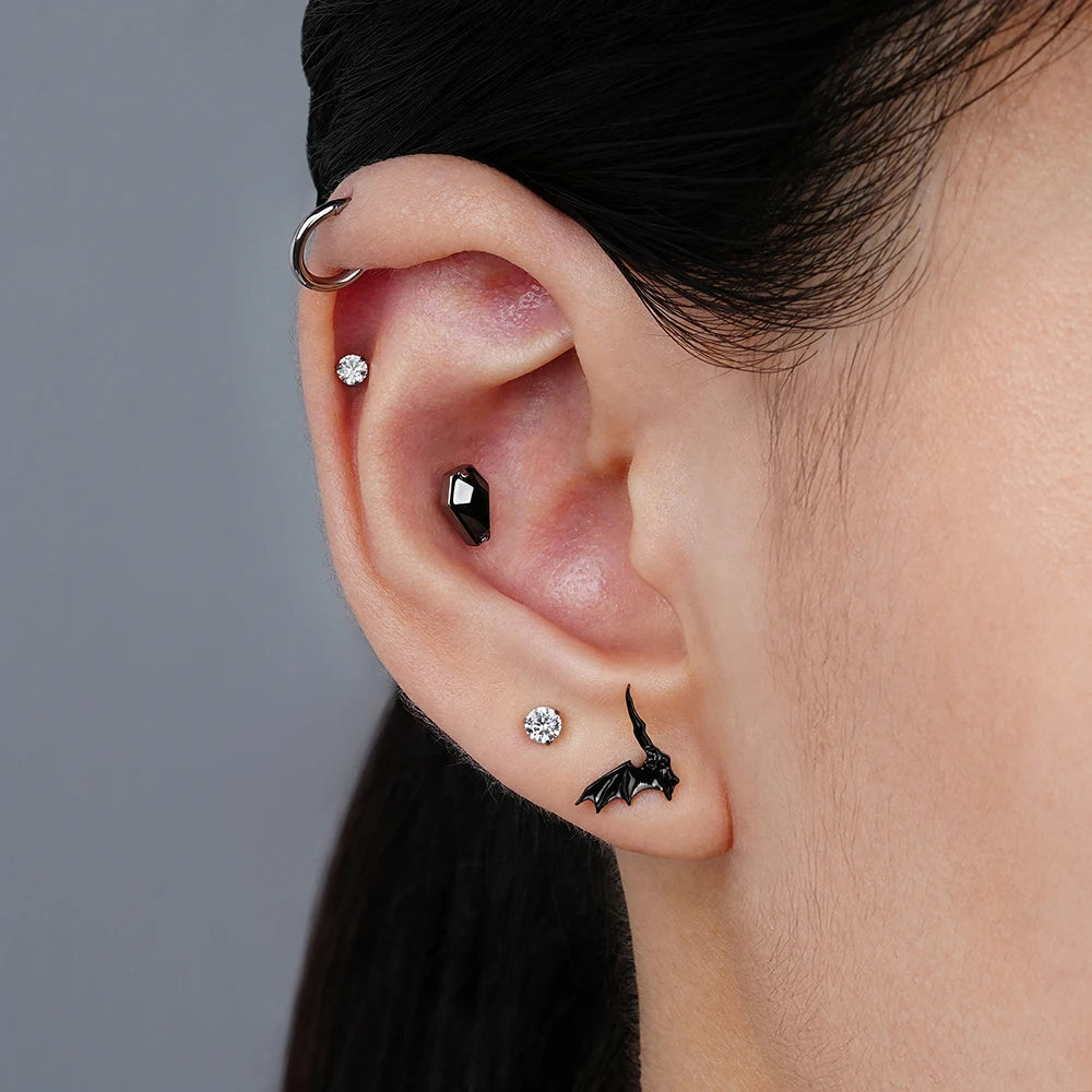 Right Grand ASTM F136 Titanium 16G Flying Bat Cartilage Earring Internally Threaded Helix Earring Flatback Tragus Piercing Stud