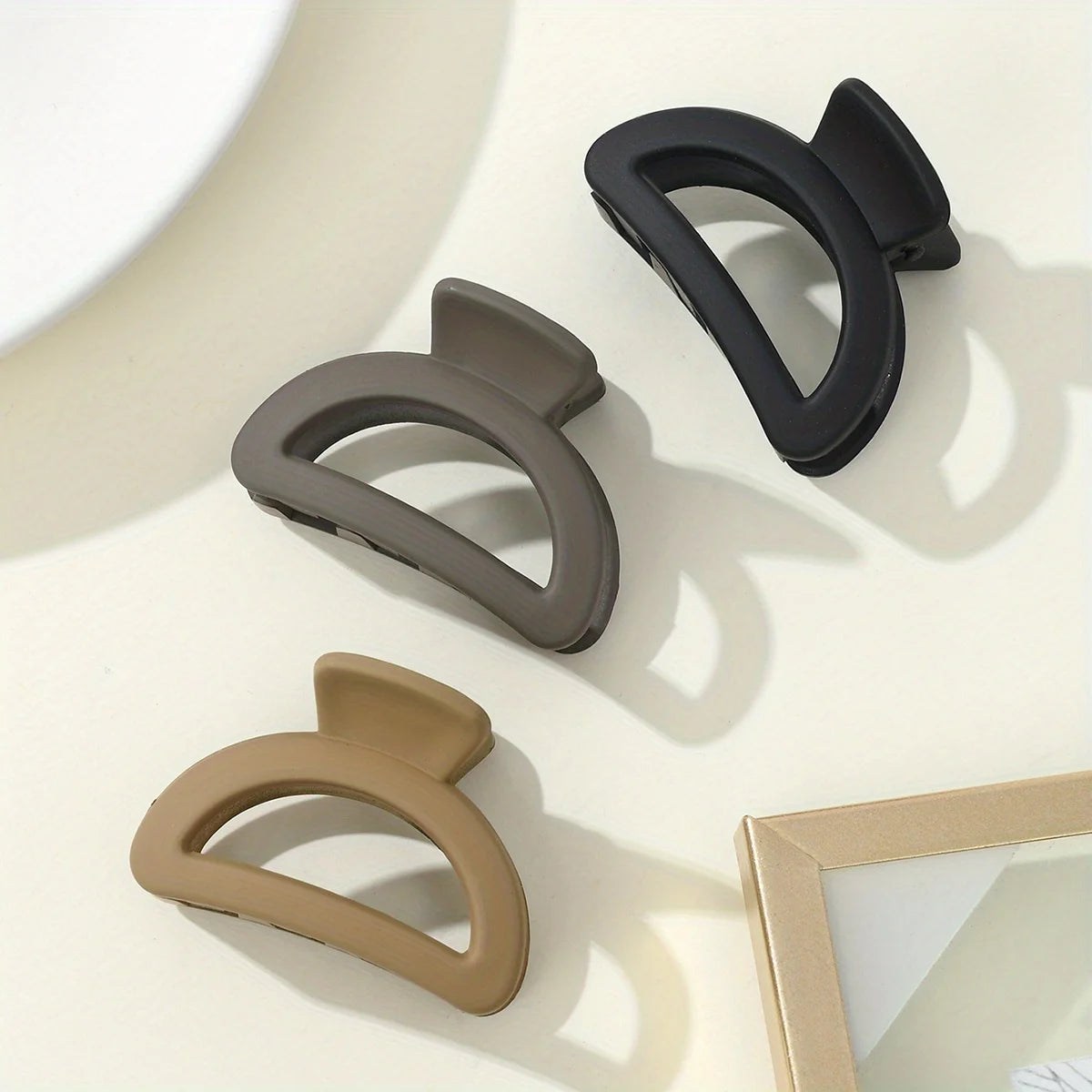 3Pcs Matte Hair Claw Clips Simple Solid Color Shark Clip Elegant Hair Claw for Women Girls Daily Hair Accessories