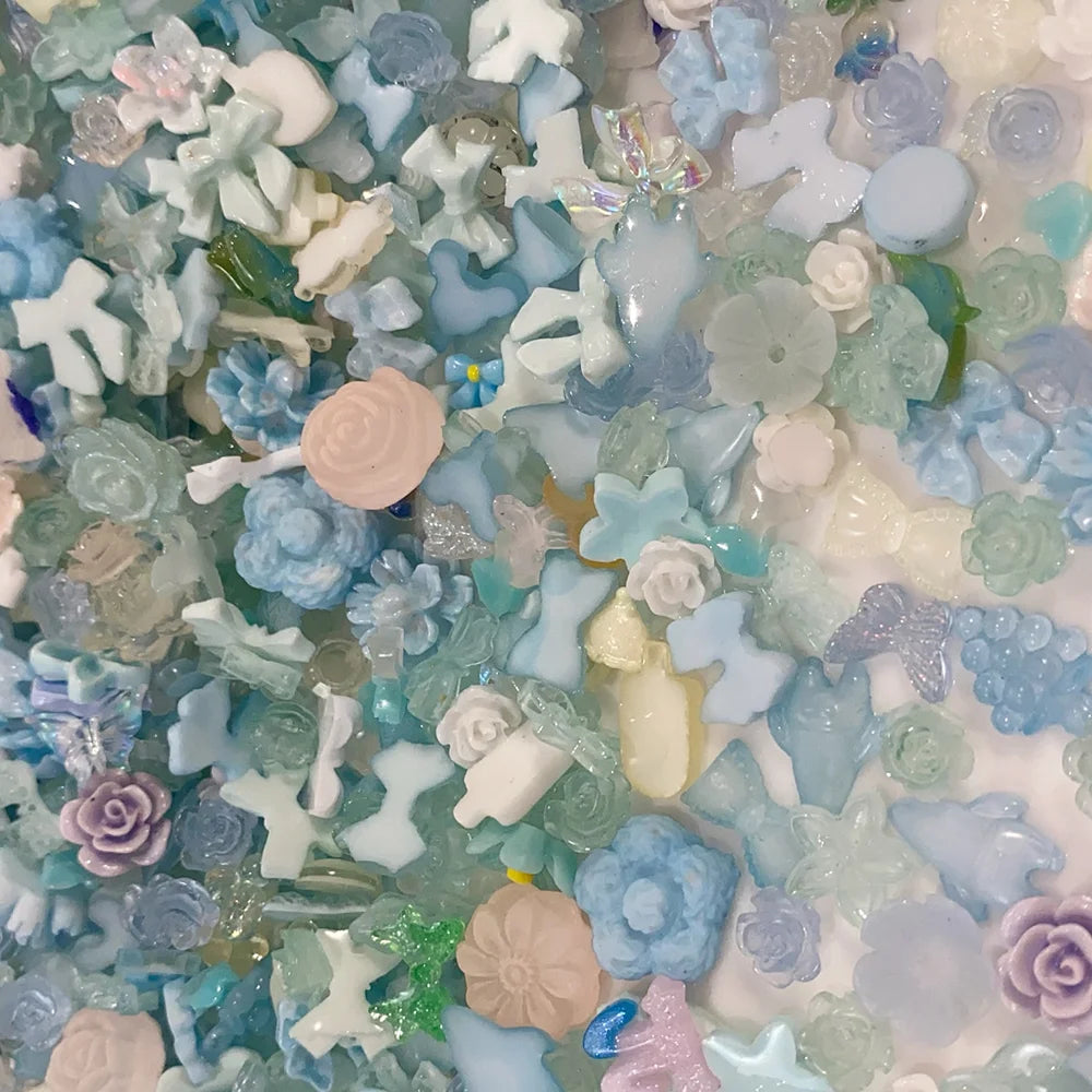 50g/Bag Random Blue Mixed Bow/Flower Nail Art Charms 500-600pcs  Resin Camellia/Bowknot Nails Decoration DIY Manicure Accessorie