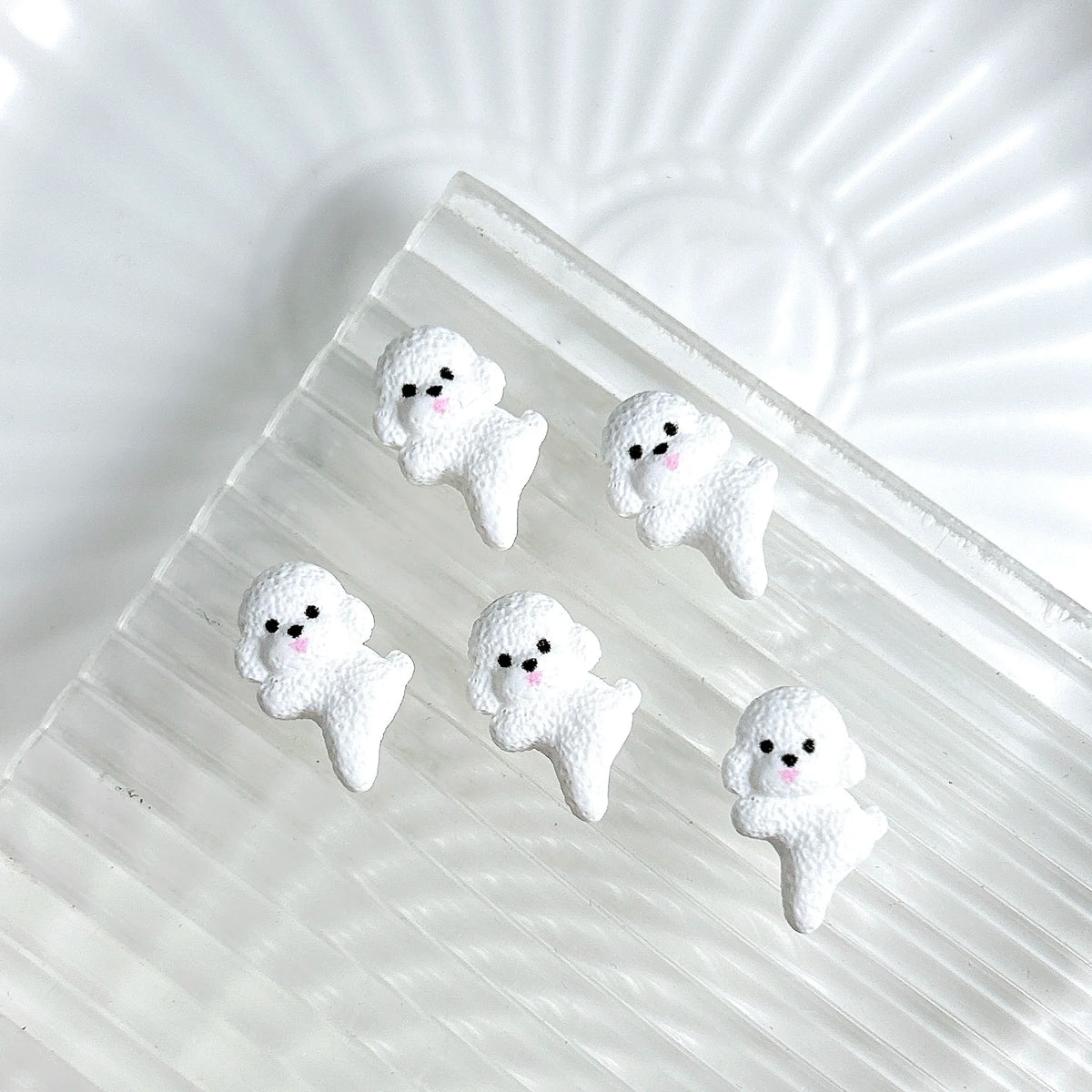 30PCS Cartoon Solid Color Bow Small Dog Nail Charms 3D Kawaii Creative Hole Puppy Nail Art Decorations for DIY Manicure Supplies