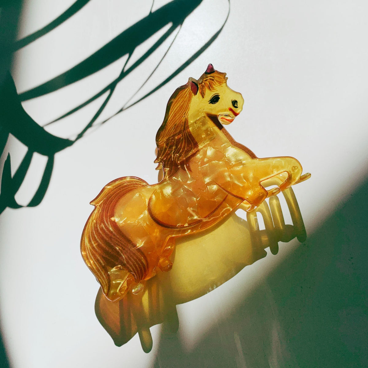 Velvet Claws Golden Horse Hair Claw